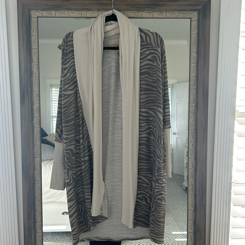 Chaser Womens XS Open Front Cardigan Sweater Gray Zebra Print Longline Duster